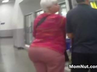 Duży babcia tyłeczek spied na w the sklep