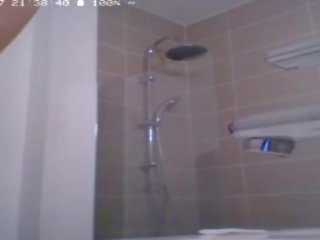 的preggo 孩儿 服用 一 淋浴 上 摄像头