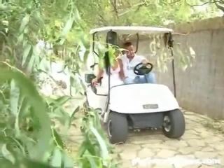 Vissée sur une le golf cart