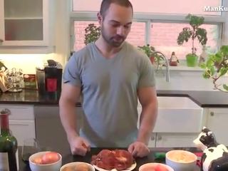 Muscled Dude Wanking in the Kitchen
