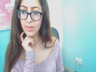 Hot Nerdy Teen Babe Play her Pussy