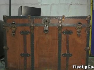 Окачен bdsm стъд deepthroating скъперник чеп