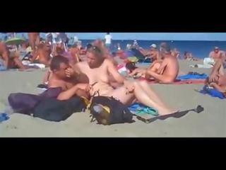 Sexo con madura en la público playa