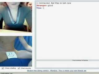Wanita berpakaian dan lelaki bogel/ cfnm amatur webcamming smiley muka zakar/batang untuk tiga