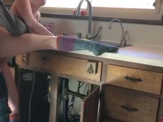 محظوظ سباكة مارس الجنس بواسطة في سن المراهقة - ايرين إليكترا (clip)