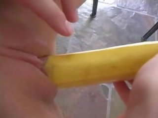 Afeitada coño teniendo diversión con un bannana vídeo