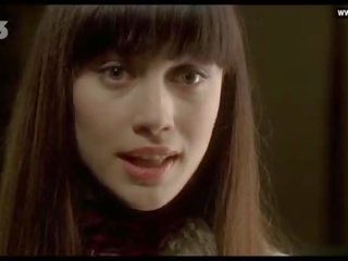 Olga kurylenko - telanjang, seks kasar agresif, terjalin naik, besar payudara - le serpent (2006)