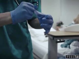 Čista tabu perv doktor daje najstnice bolnik vagina izpit