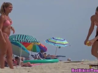 Секси годен блондинки тийн голям дупе шпионска камера воайор плаж