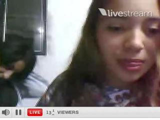 Duas Meninas Exibindo Sutia Livestream Webcam Live