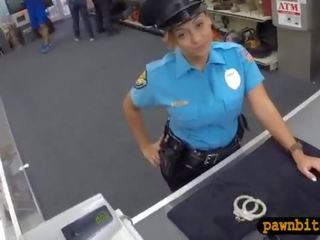 Police Officer pawns her pussy n fucked